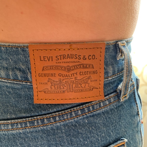 Premium Levis - Picture 5 of 5